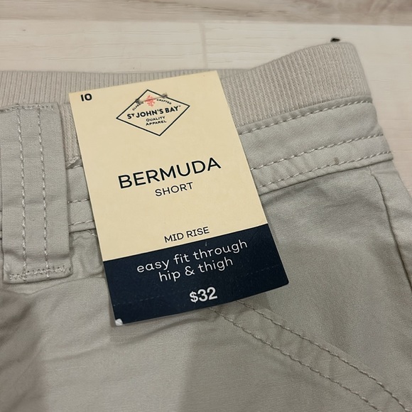 Bermuda Shorts - Picture 3 of 5